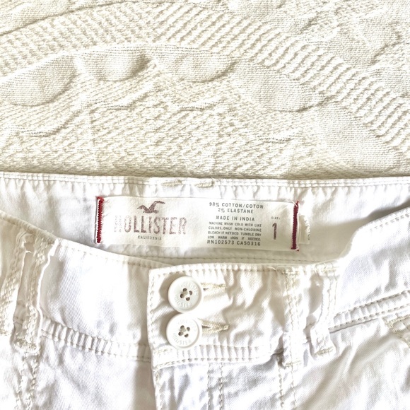 Like-New Y2K Low Rise Hollister White Shorts - Picture 7 of 7